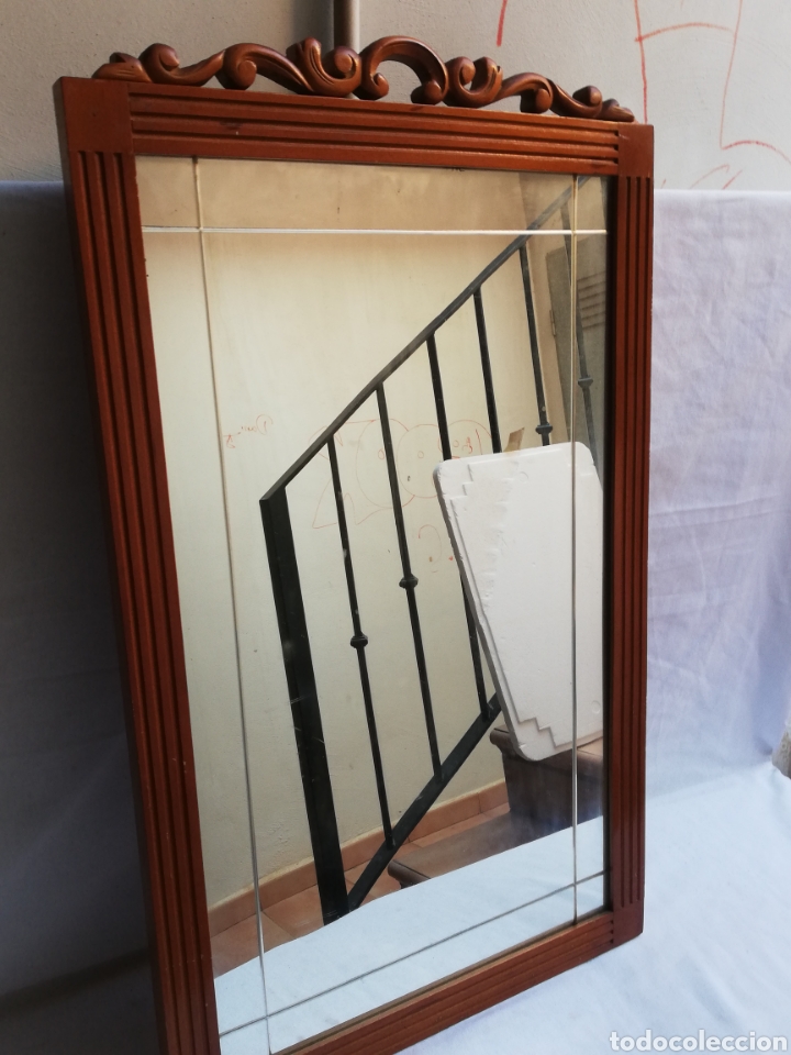 Antig&uuml;edades: ESPEJO RECTANGULAR DE MADERA CON COPETE. CRISTAL BISELADO. - Foto 4