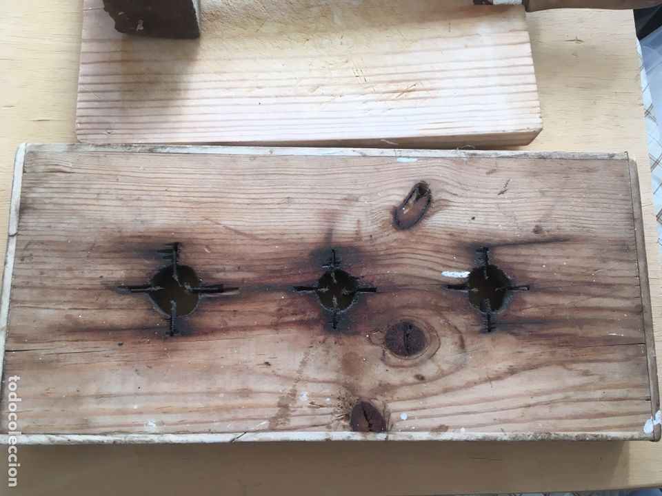 Antig&uuml;edades: SAJADOR DE ACEITUNAS Y MARTILLO DE ACEITUNAS CON TABLA - Foto 2