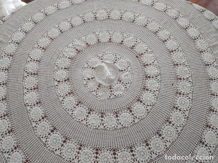 Antig&uuml;edades: Mantel cubremesa de ganchillo - Foto 2