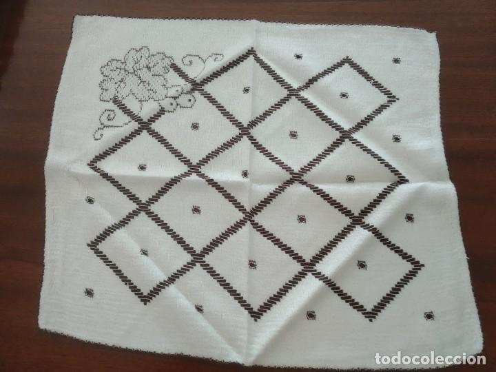 Antig&uuml;edades: Mantel y servilletas encaje mec&aacute;nico - Foto 7