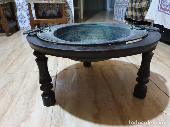 Antig&uuml;edades: Antiguo brasero con soporte - Foto 1