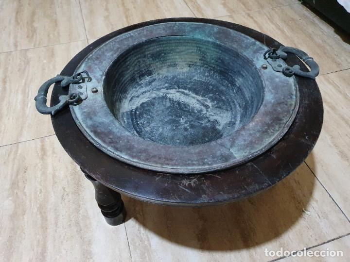 Antig&uuml;edades: Antiguo brasero con soporte - Foto 2
