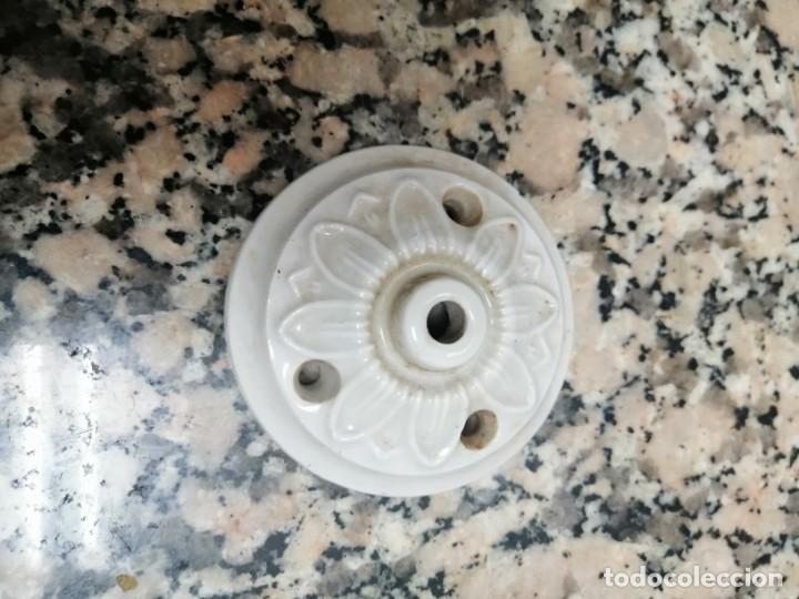 Antig&uuml;edades: ANTIGUA ROSETA DE PORCELANA - Foto 1