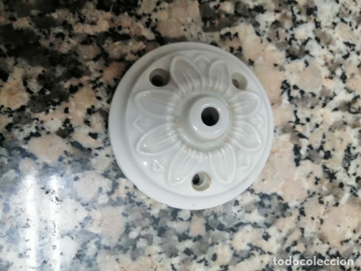 Antig&uuml;edades: ANTIGUA ROSETA DE PORCELANA - Foto 1