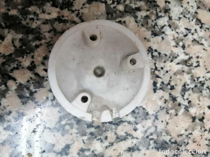 Antig&uuml;edades: ANTIGUA ROSETA DE PORCELANA - Foto 2