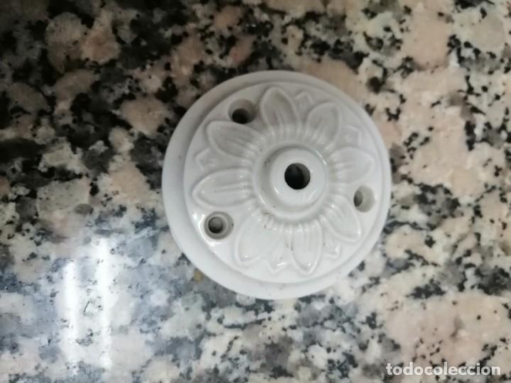 Antig&uuml;edades: ANTIGUA ROSETA DE PORCELANA - Foto 1