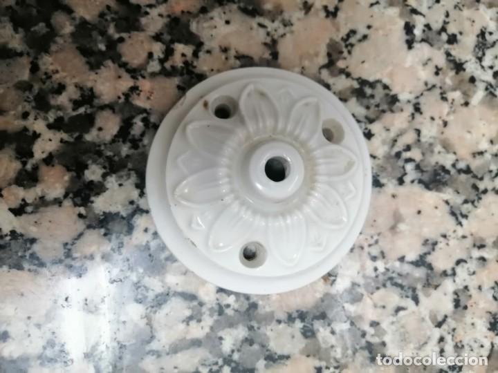 Antig&uuml;edades: ANTIGUA ROSETA DE PORCELANA - Foto 1