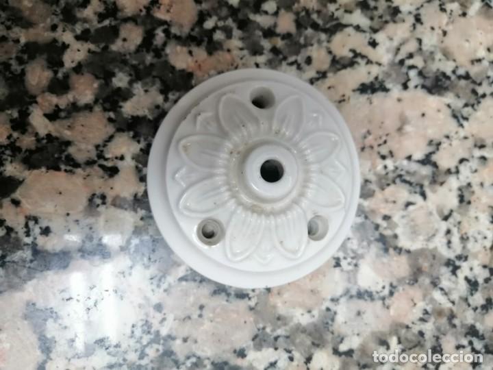 Antig&uuml;edades: ANTIGUA ROSETA DE PORCELANA - Foto 1