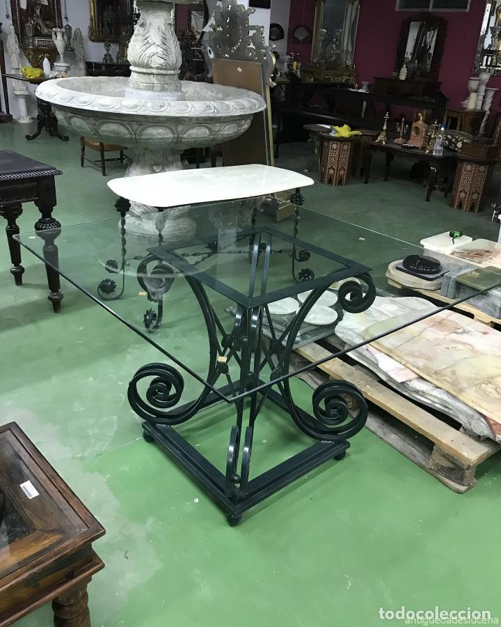 Antiquit&eacute;s: N610 MESA DE CRISTAL CON PIE DE HIERRO