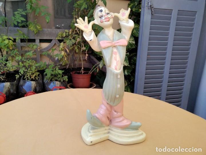 Antiques: Figura de payaso de cer&aacute;mica vintage.