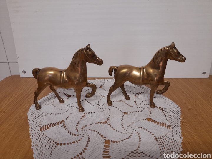 Antig&uuml;edades: FIGURAS DE CABALLOS EN LATON - Foto 1