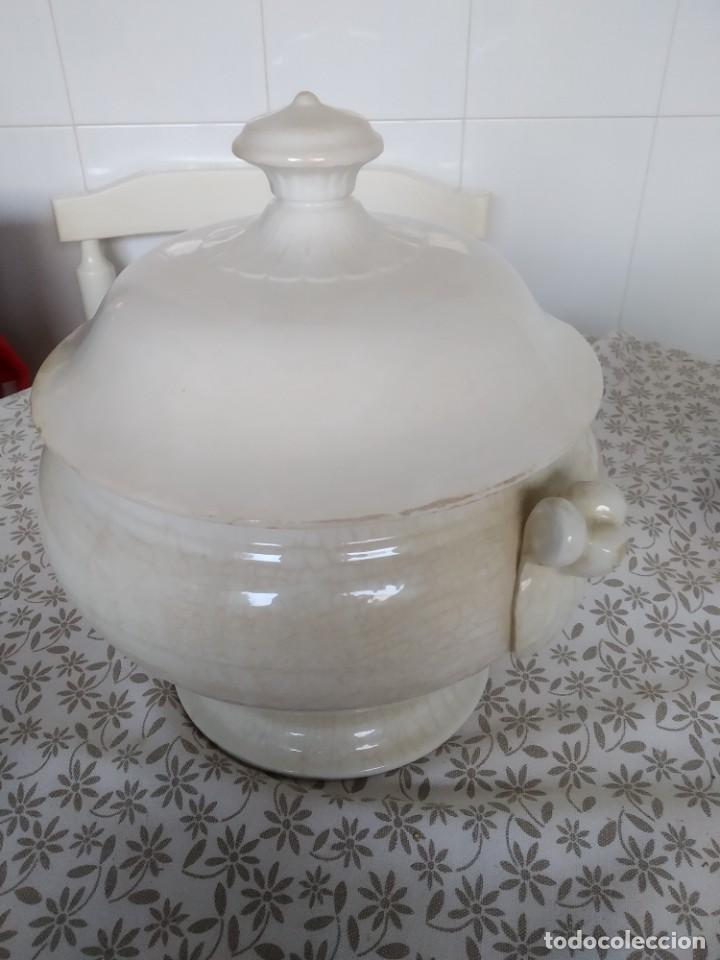 Antig&uuml;edades: Sopera de loza antigua - Foto 2