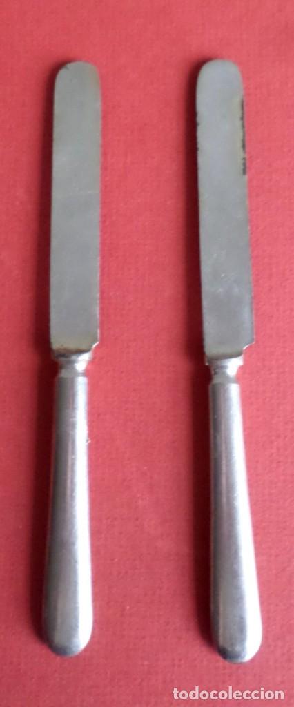Antig&uuml;edades: 2 cuchillos metal 16,6 cm. - En uno pone Palmera Coge