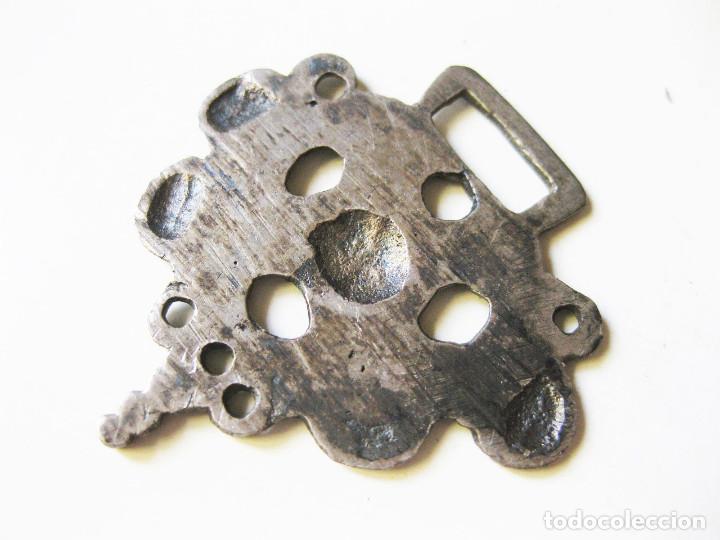 Antig&uuml;edades: Antiguo broche de capa o casulla en plata. - Foto 3