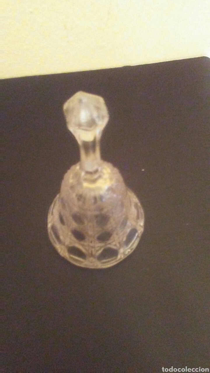 Antig&uuml;edades: Campana labrada de cristal DArques. - Foto 1