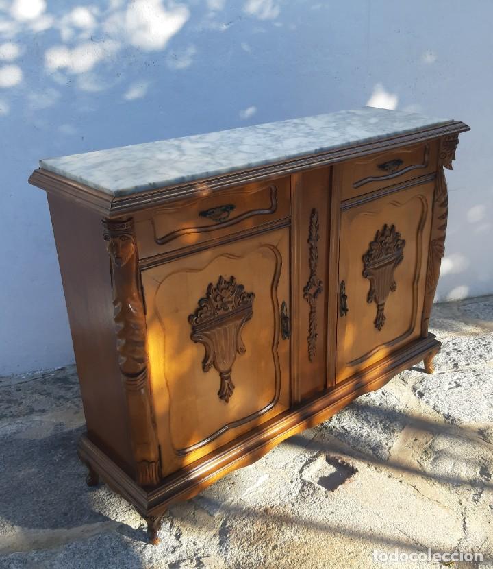 Antiques: Mueble de madera y marmol