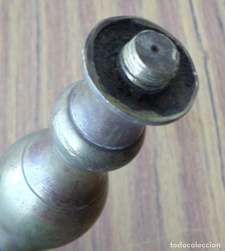 Antig&uuml;edades: Parte superior de un candelabro bronce &ndash; lat&oacute;n - Foto 3