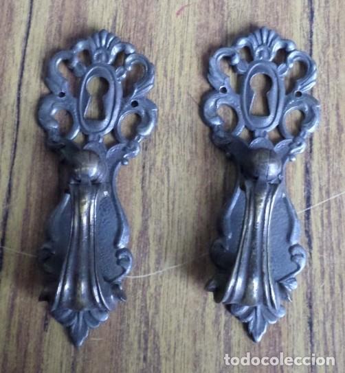 Antig&uuml;edades: 2 tiradores bronce - lat&oacute;n - Foto 2