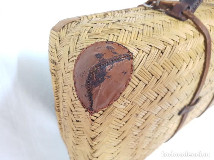 Antig&uuml;edades: Maleta de mimbre. A&ntilde;os 30. - Foto 4