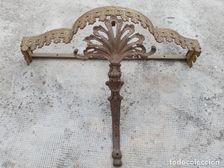 Antig&uuml;edades: Antigua mensula de bronce - Foto 1