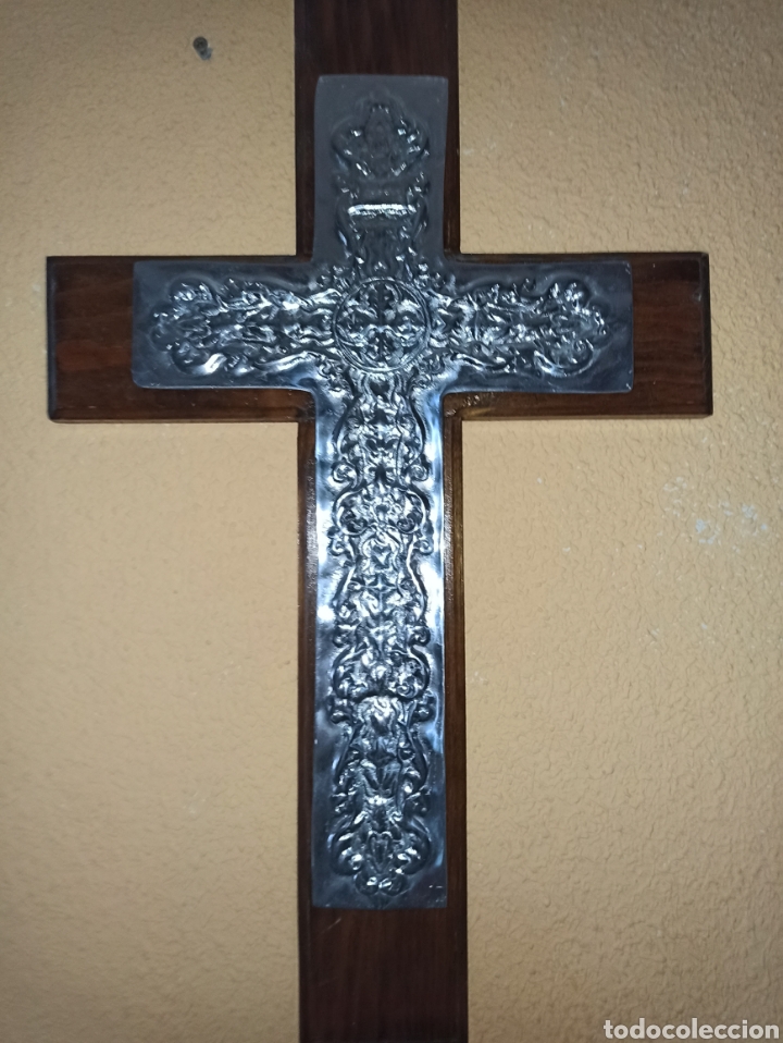 Antig&uuml;edades: cruz repujada - Foto 2