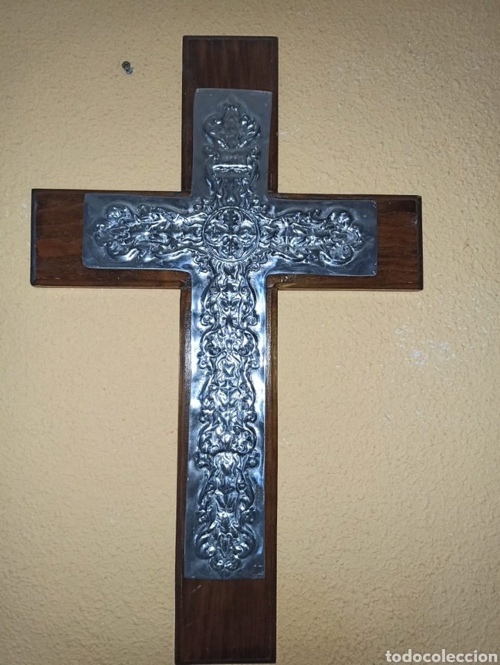 Antig&uuml;edades: cruz repujada - Foto 1