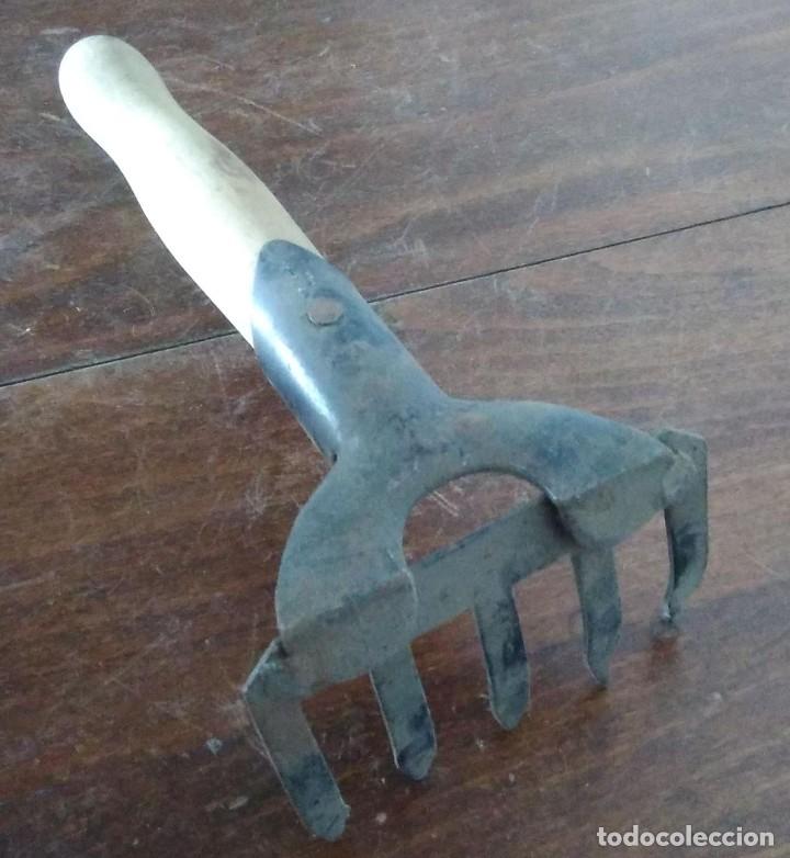Antiquit&auml;ten: RASTRILLO PEQUE&Ntilde;O ANTIGUO PARA DECORACION DE 18 CMS. DE LARGO X 5 DE ANCHO