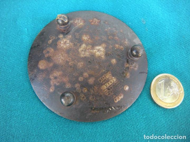 Antig&uuml;edades: BANDEJA DE HIERRO DAMASQUINADO. - Foto 2