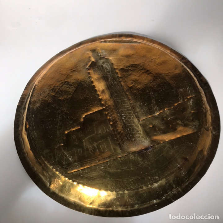 Antig&uuml;edades: PLATO EN RELIVE CON GRABADOS EN LATIN - Foto 2