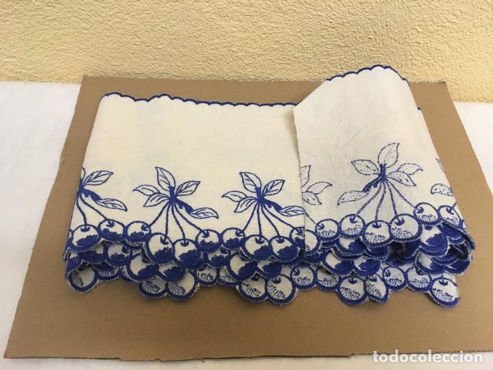 Antig&uuml;edades: Cenefa bordada cerezas - Foto 3