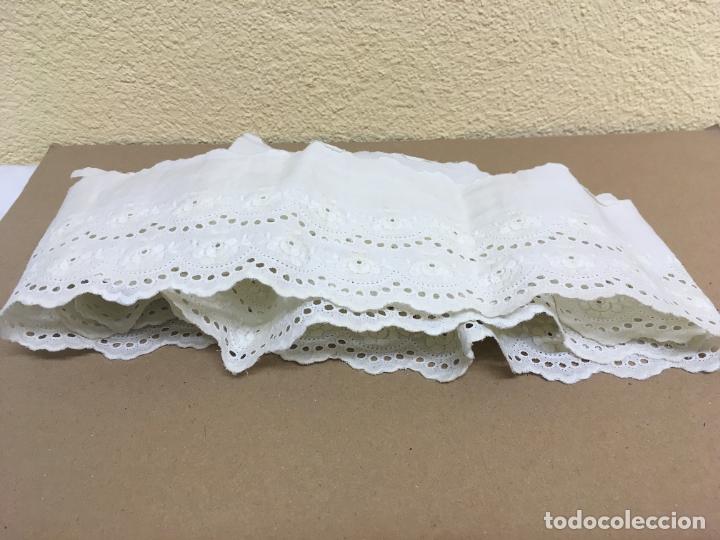 Antig&uuml;edades: Cenefa bordada flores - Foto 2
