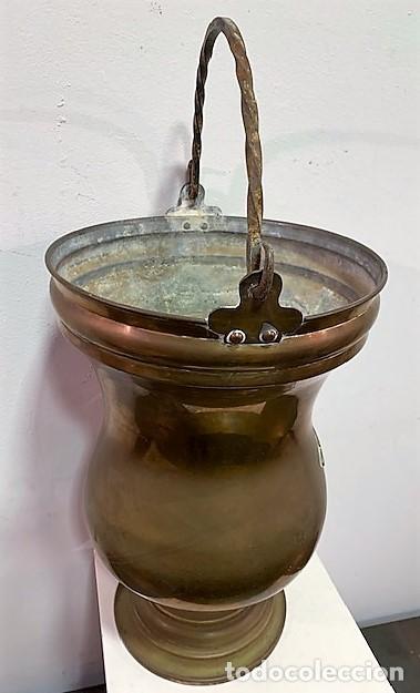Antig&uuml;edades: Recipiente de lat&oacute;n. - Foto 4