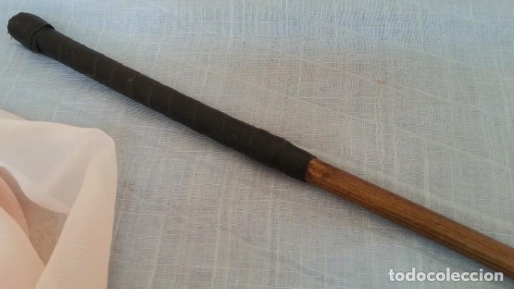 Antig&uuml;edades: Fusta de Equitaci&oacute;n antigua en madera. - Foto 4