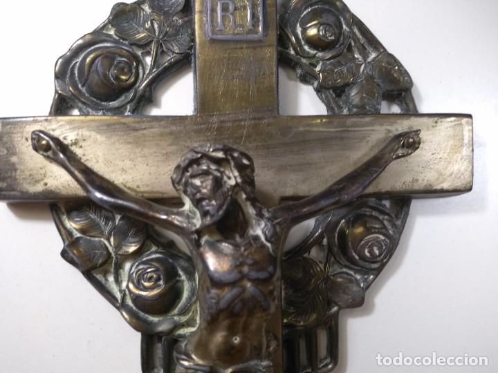 Antig&uuml;edades: Benditera metal y cristal - Foto 2