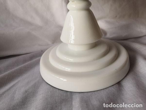 Antig&uuml;edades: QUINQU&Eacute; DE OPALINA BLANCA ISABELINO - COMPLETO - Foto 4