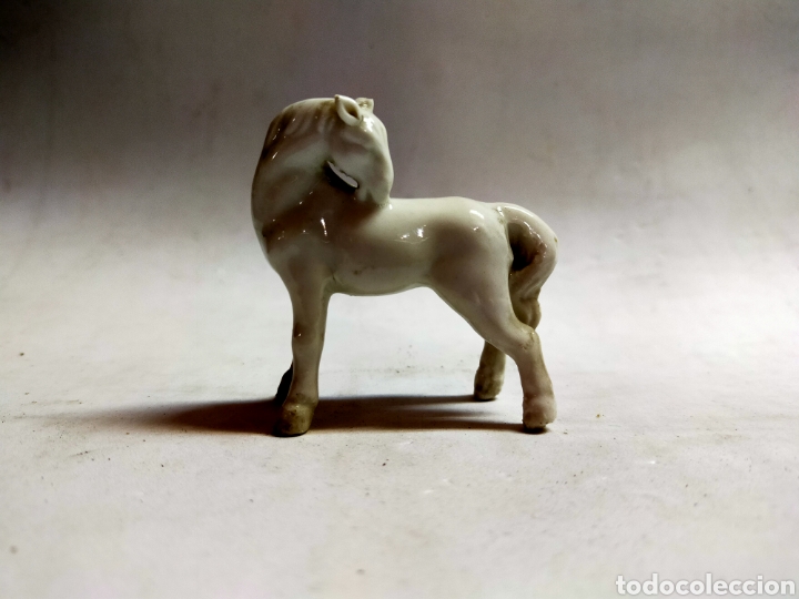 Antig&uuml;edades: CABALLO DE PORCELANA - Foto 1
