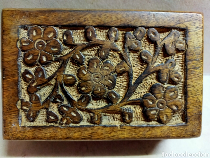 Antig&uuml;edades: CAJA DE MADERA TALLADA CON PINTURA EN INTERIOR - Foto 7