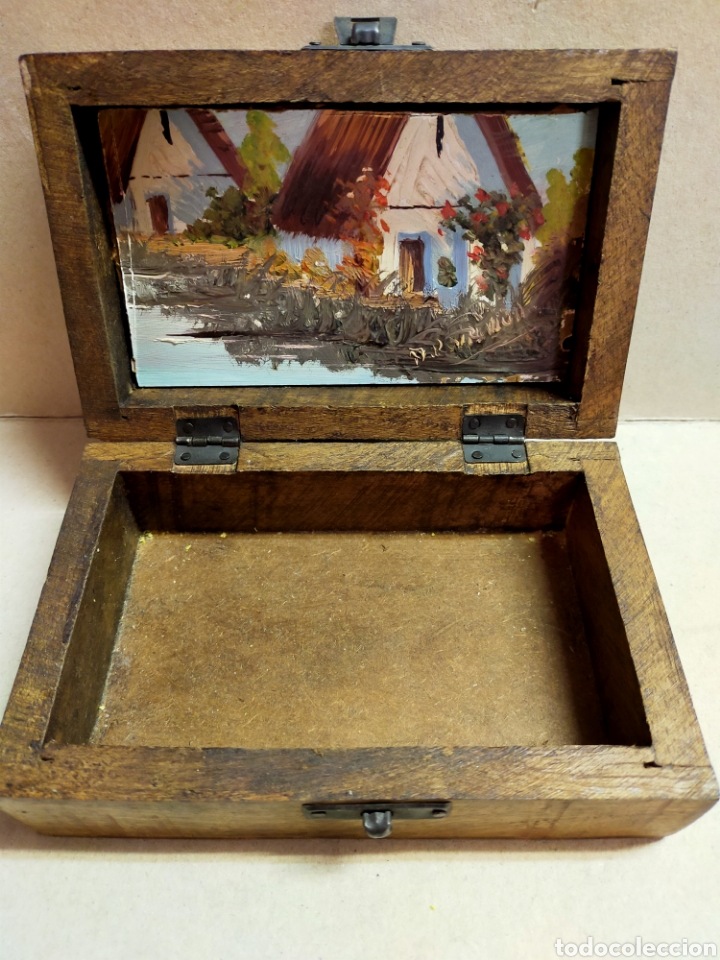 Antig&uuml;edades: CAJA DE MADERA TALLADA CON PINTURA EN INTERIOR - Foto 1