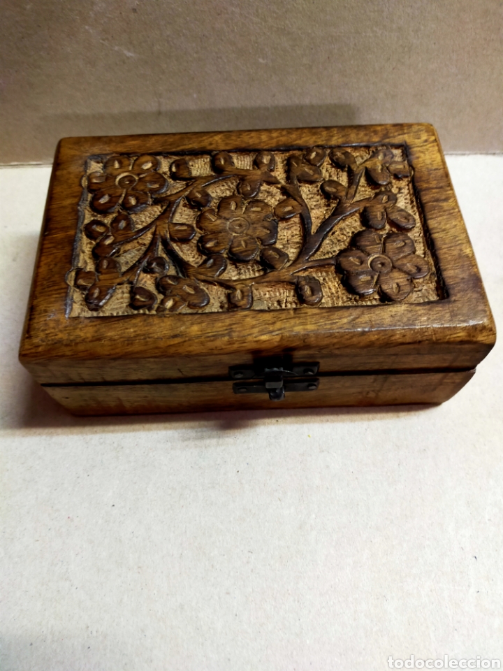 Antig&uuml;edades: CAJA DE MADERA TALLADA CON PINTURA EN INTERIOR - Foto 14