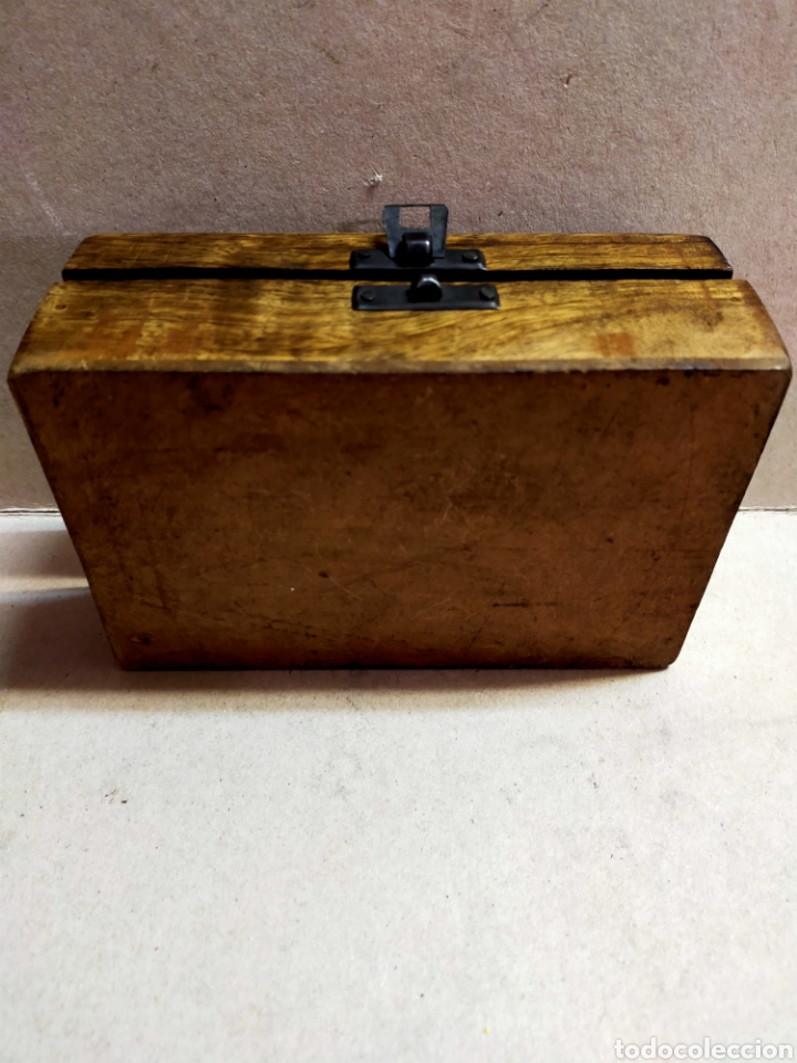 Antig&uuml;edades: CAJA DE MADERA TALLADA CON PINTURA EN INTERIOR - Foto 15