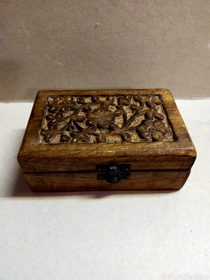 Antig&uuml;edades: CAJA DE MADERA TALLADA CON PINTURA EN INTERIOR - Foto 16
