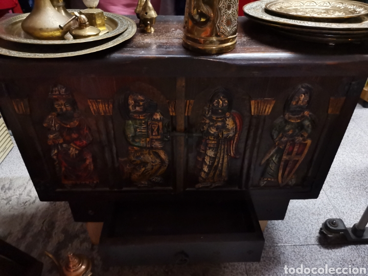 Antig&uuml;edades: Mesa de entrada, tallada a mano - Foto 1