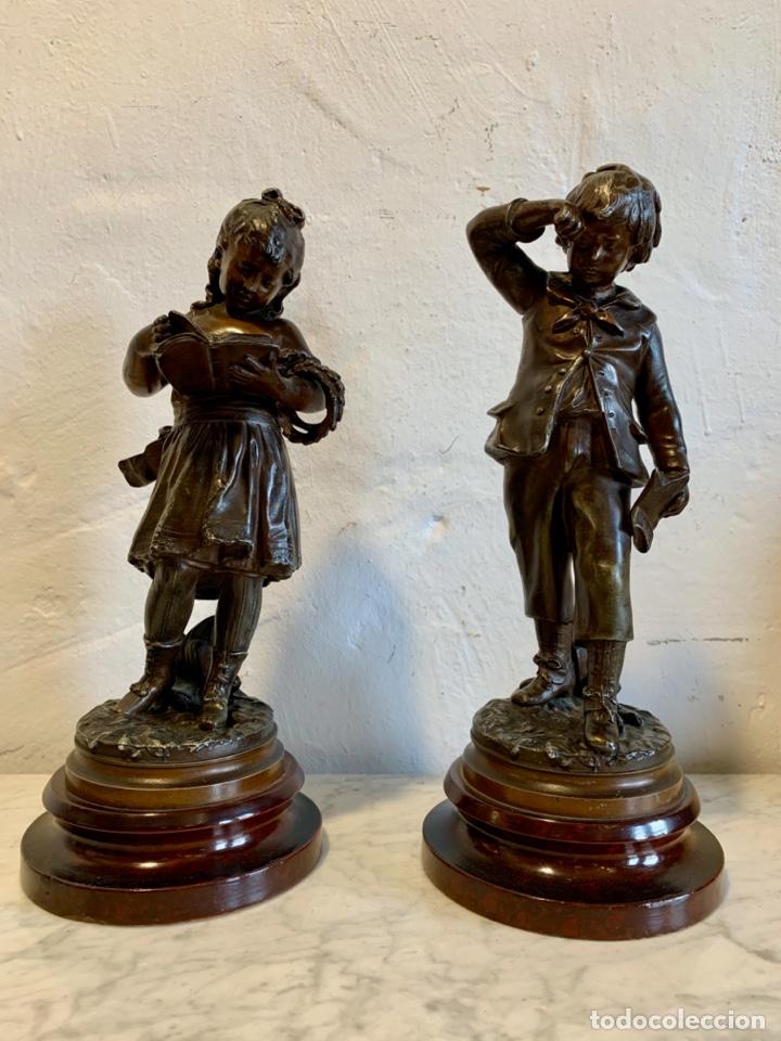Antig&uuml;edades: ANTGUA PAREJA DE FIGURAS EN CALAMINA - Foto 1