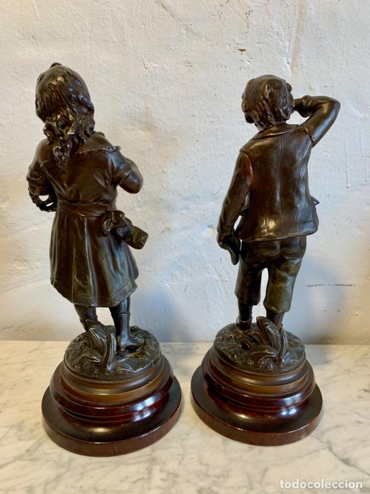 Antig&uuml;edades: ANTGUA PAREJA DE FIGURAS EN CALAMINA - Foto 5
