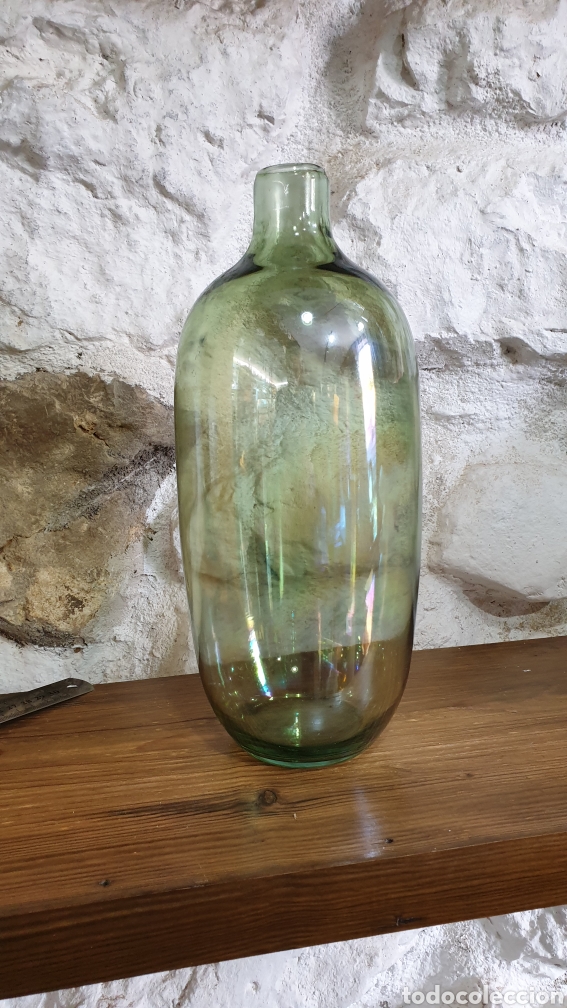 Antiquit&eacute;s: Original y decorativa botella de vidrio reciclado.