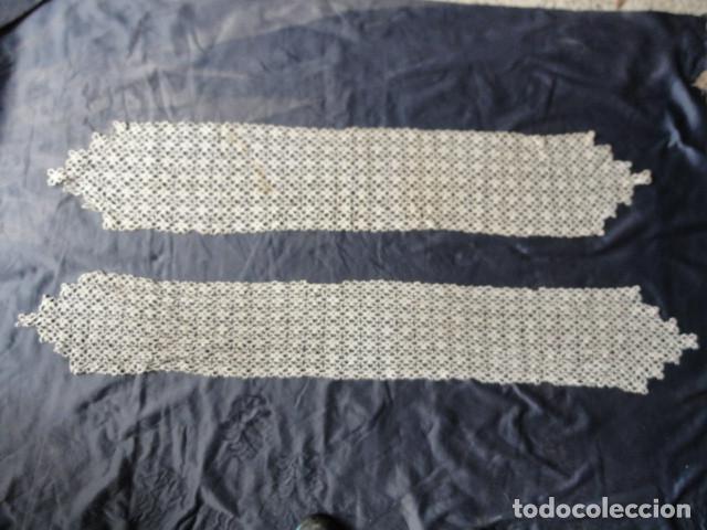 Antig&uuml;edades: 2 BONITOS TAPETES DE GANCHILLO. - Foto 1