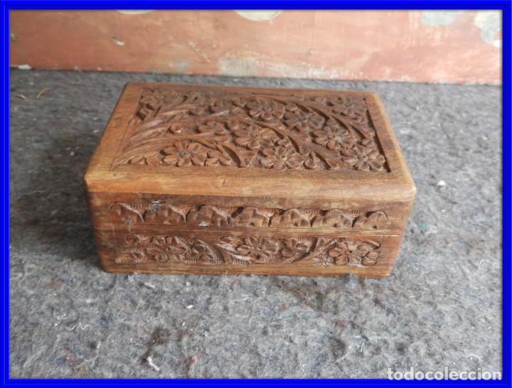 Antig&uuml;edades: CAJA DE MADERA CON TALLA DE FLORES - Foto 1