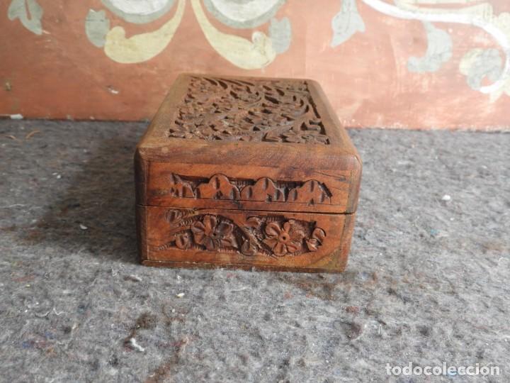 Antig&uuml;edades: CAJA DE MADERA CON TALLA DE FLORES - Foto 4
