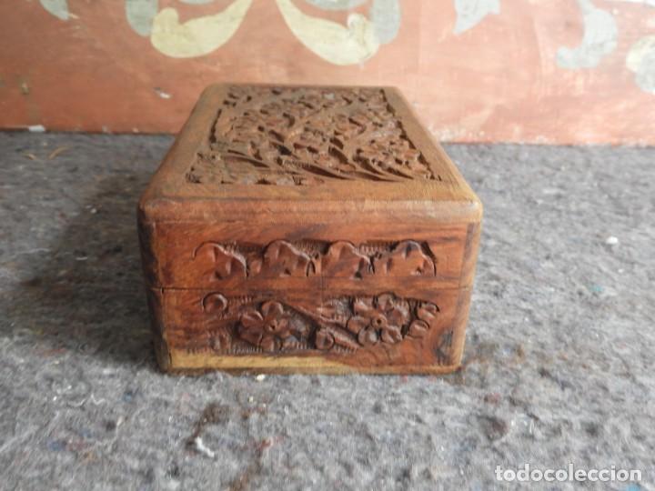 Antig&uuml;edades: CAJA DE MADERA CON TALLA DE FLORES - Foto 6