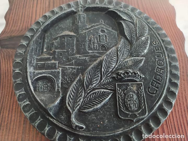 Antig&uuml;edades: RECUERDO DE CADAQUES (MADERA) PARA COLGAR EN LA PARED - Foto 2